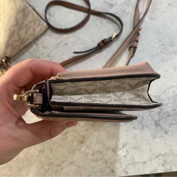 Jet Set Small Two-Tone Logo Smartphone Crossbody Bag - Picture 12 of 13